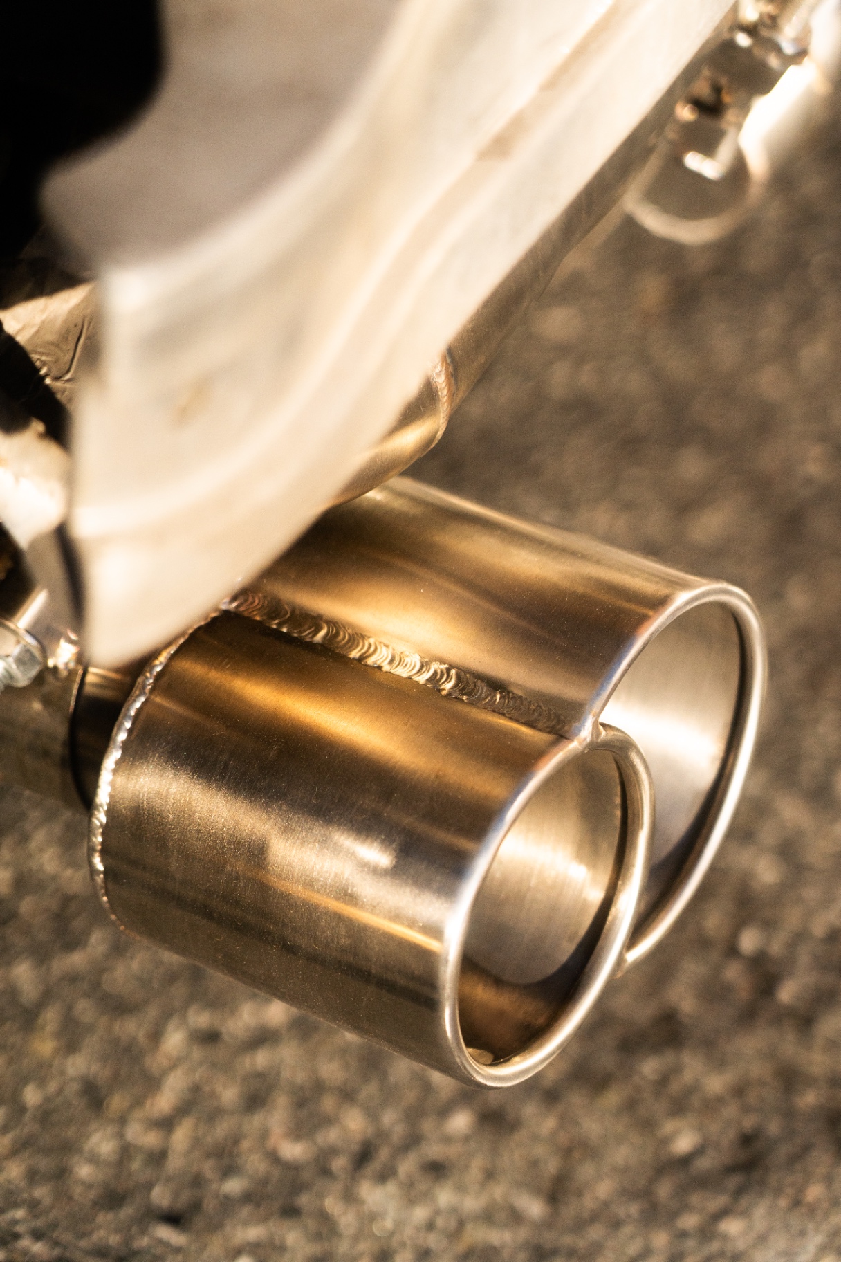 Close-up of Meisterwerk X50 style twin tip welds